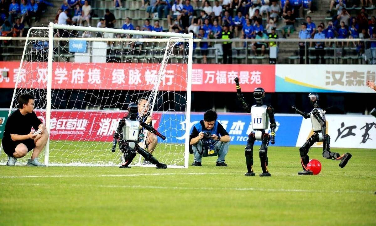 赛制大改引争议!苏超联赛推“双败淘汰”,能否实现职业化发展?