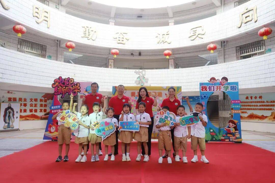 多图直击!惠州开学“名场面”→