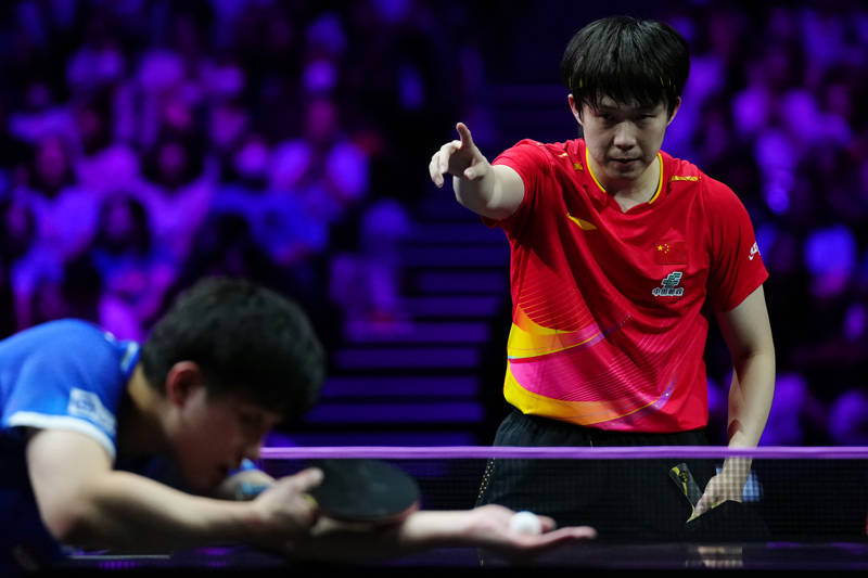两度起死回生,国乒男队让二追三晋级亚锦赛决赛,日本队一晚上白忙活了