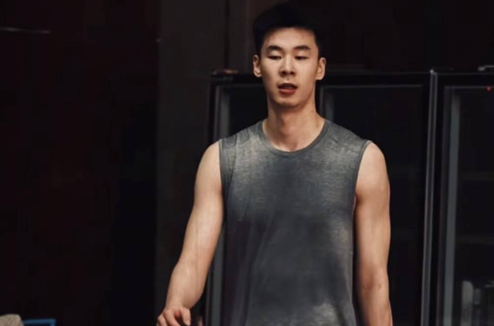 郭(guō)昊文拒绝NBA活塞队邀約(yuē)，选留CBA联赛发展！