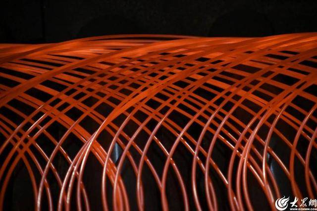 青岛特钢绿色钢铁铸就世界之巅,花江峡谷大桥正式通车