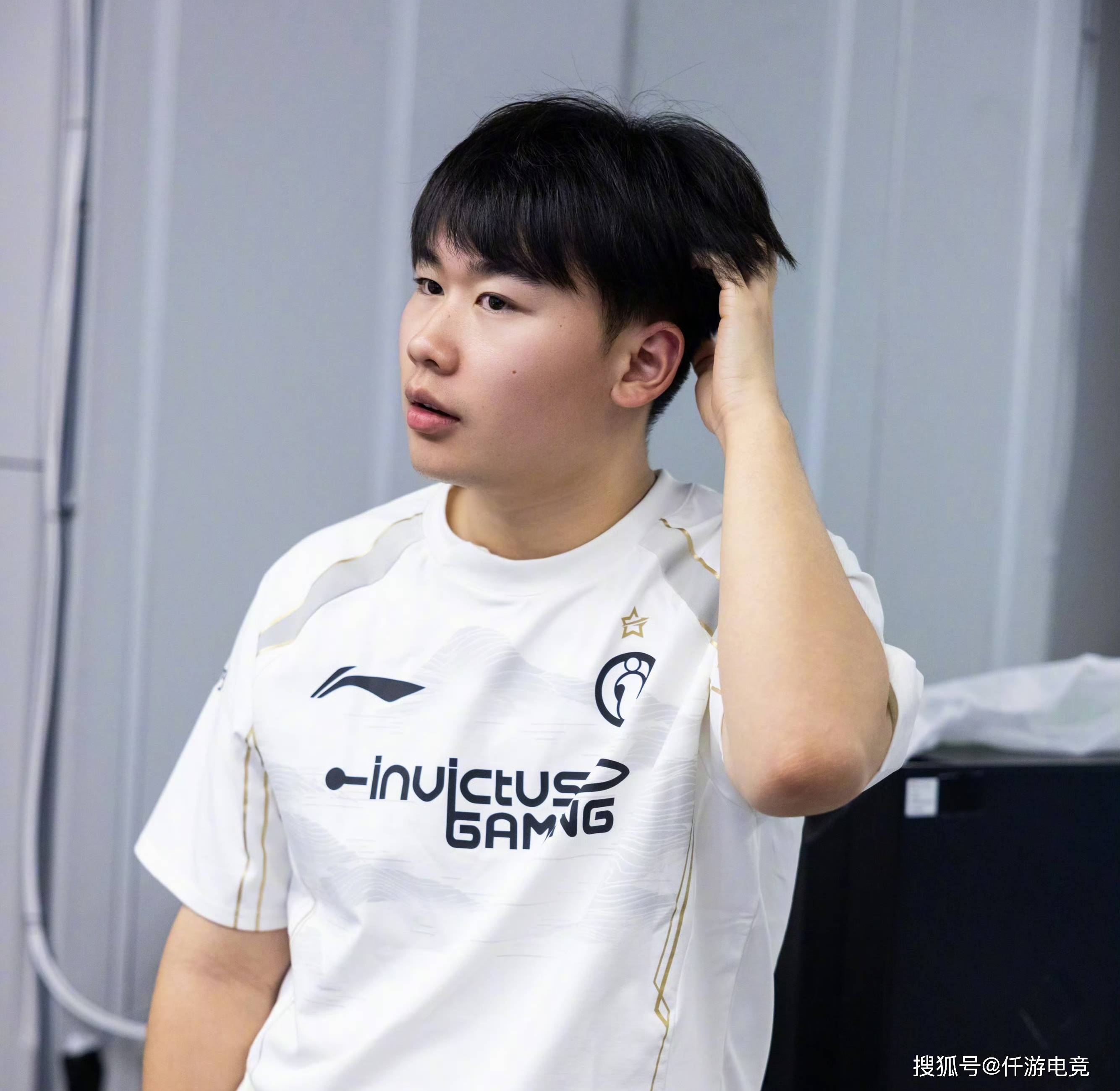 LOL:前LPL解说质疑UZI入选名人堂内幕!Cryin谈BLG世界赛夺冠