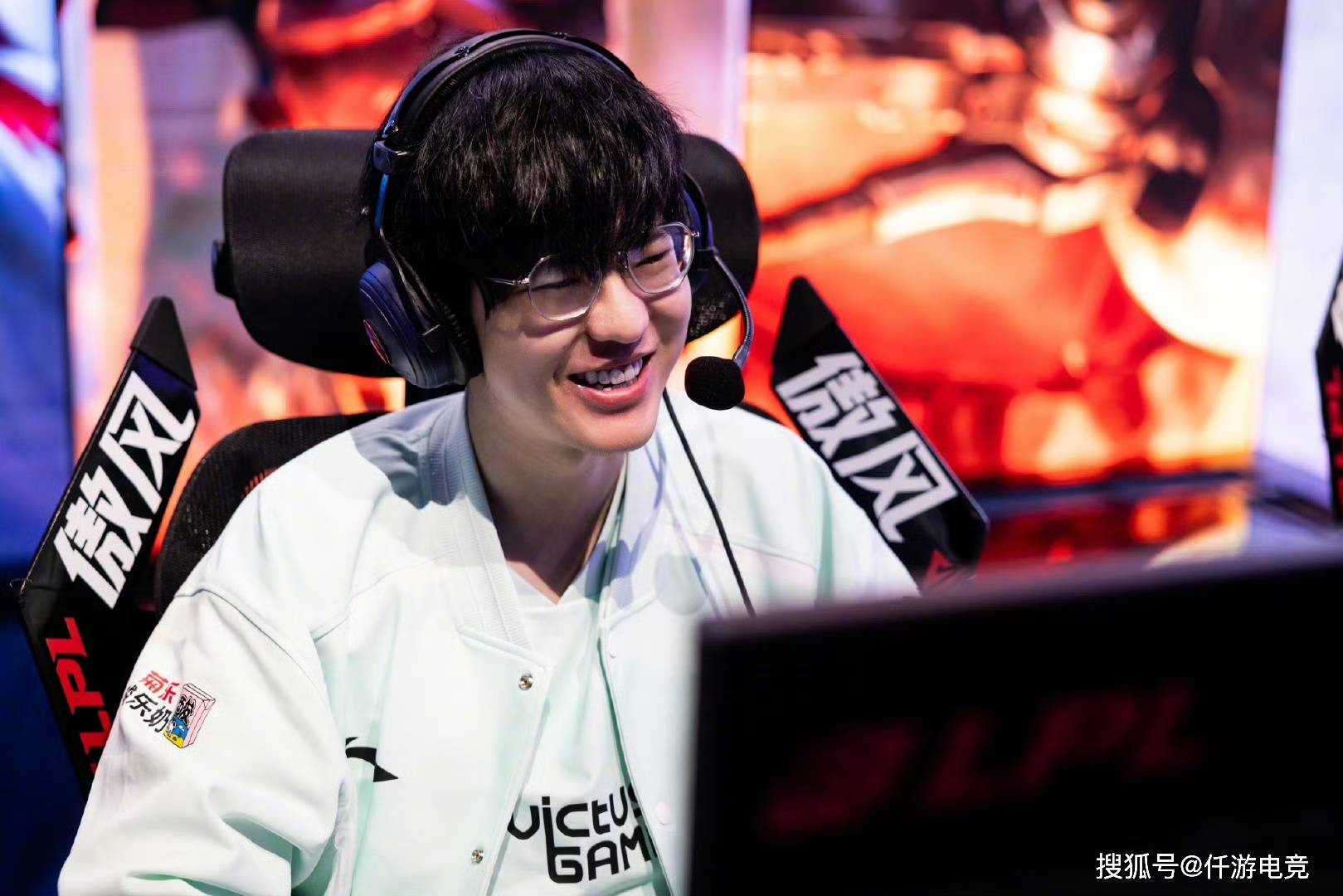 LOL:前LPL解说质疑UZI入选名人堂内幕!Cryin谈BLG世界赛夺冠