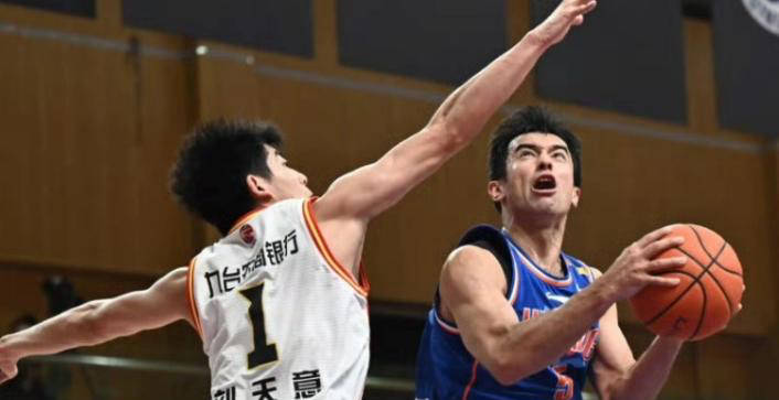 CBA新星二代因伤提前宣布退役,巅峰赛季场均20分8助攻