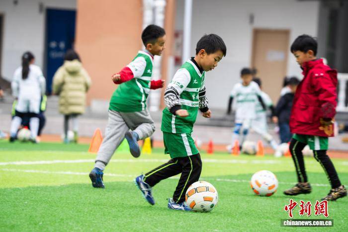 贵州毕节:“青训”校园 少年“足”梦