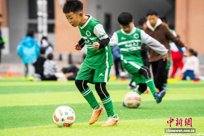 贵州毕节:“青训”校园 少年“足”梦