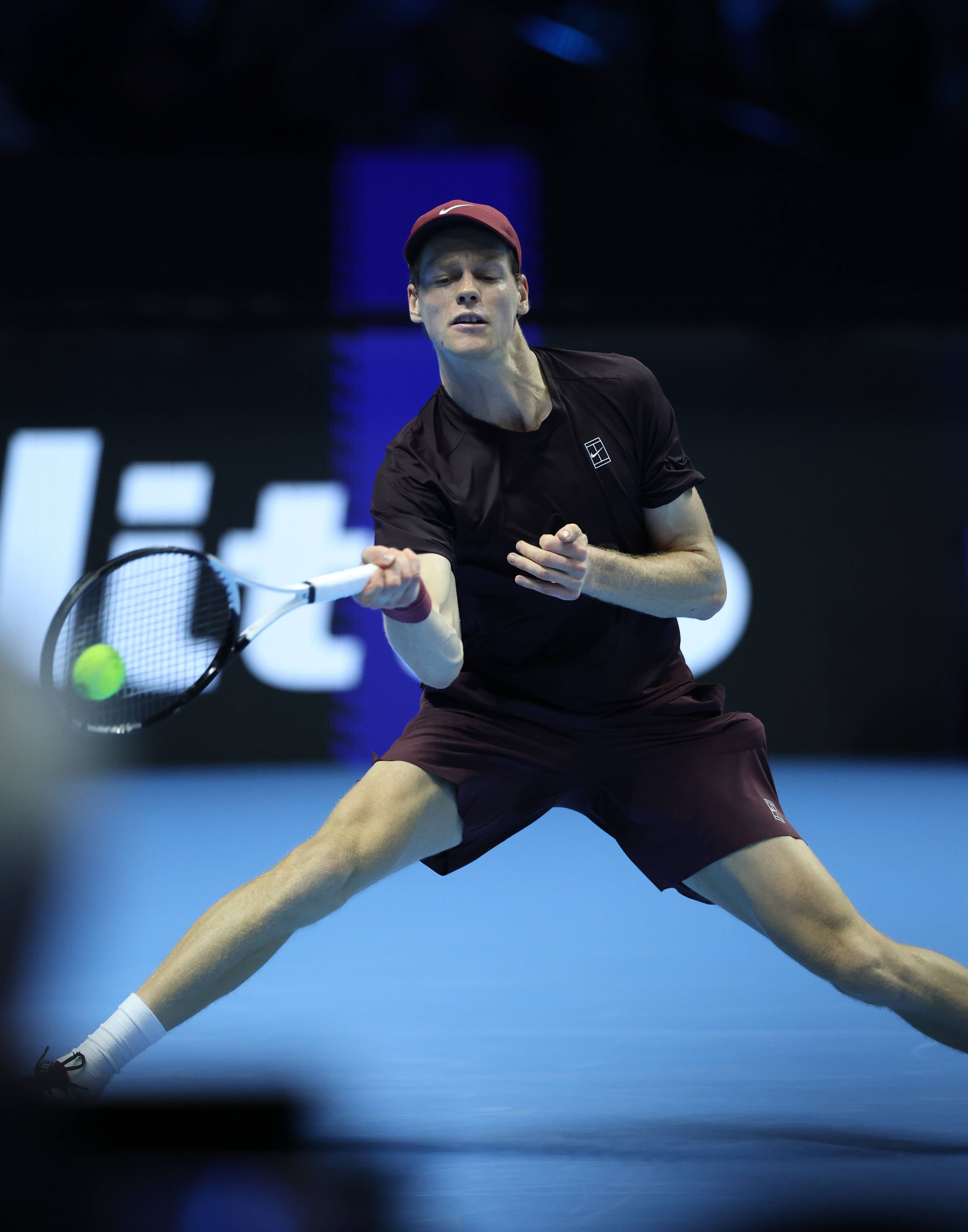 (体育)网球——ATP年终总决赛半决赛:辛纳胜德米纳尔